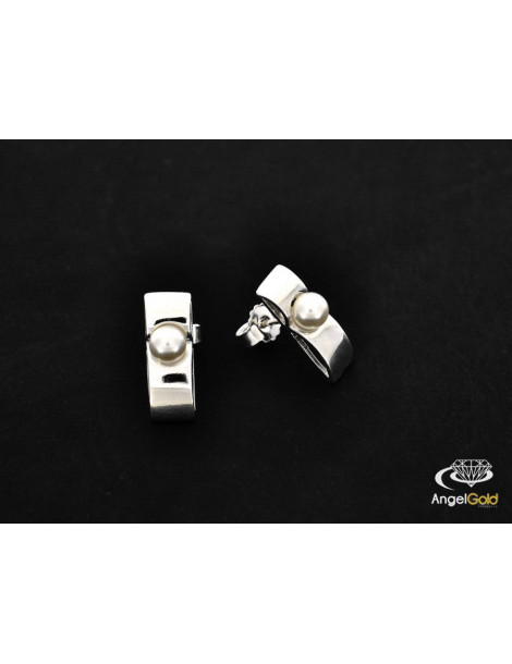 SREBRNE KOLCZYKI Z PERŁAMI NA SZTYFT PR. 925