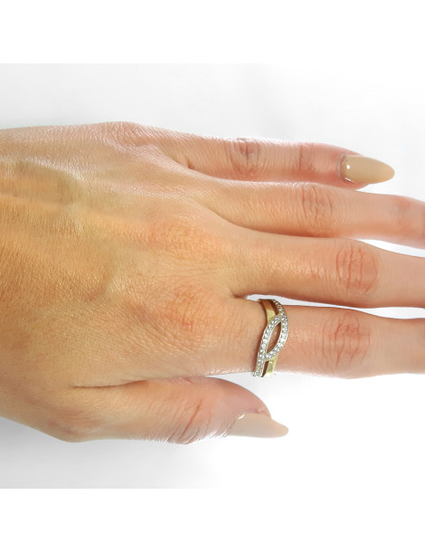 Nowoczesny pierścionek z cyrkoniami ze złota pr. 333