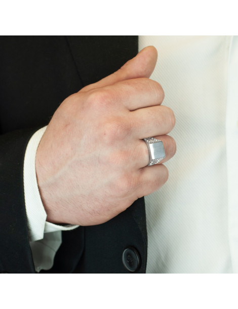 SREBRNY SYGNET Z ORNAMENTAMI PR. 925 + GRAWER