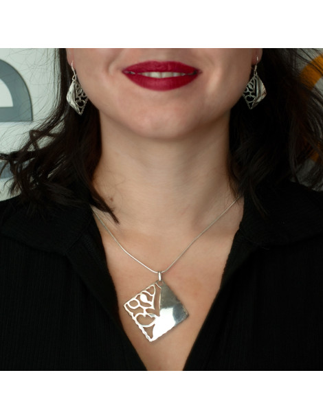 OKAZAŁY SREBRNY WISIOREK  AŻUROWY ROMB PR. 925