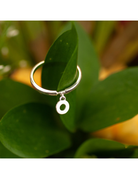 PIERŚCIONEK Z RUCHOMĄ ZAWIESZKĄ KÓŁKO Z DZIURKĄ ZE SREBRA PR. 925