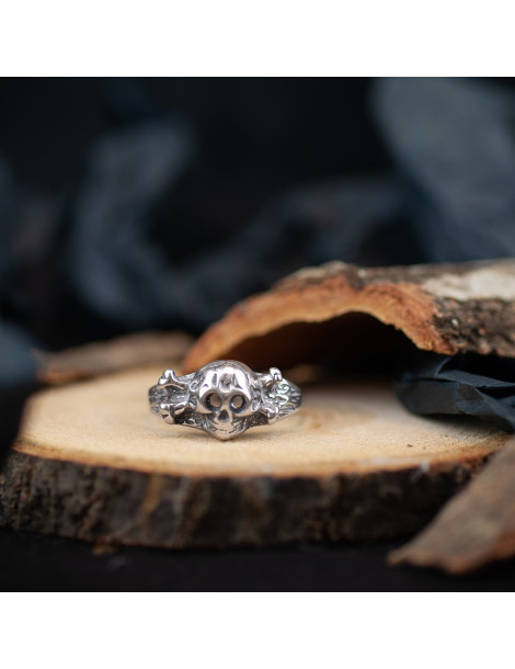 SREBRNY PIERŚCIEŃ CZASZKA PIRACKA PRÓBA 925