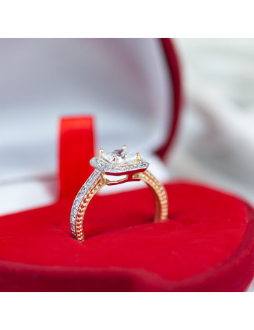 ELEGANCKI PIERŚCIONEK ZARĘCZYNOWY KWADRAT ZE ZŁOTA PRÓBY 585