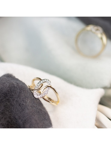 MODNY PIERŚCIONEK ZE ZŁOTA OWALNY KSZTAŁT Z CYRKONIAMI PR. 585