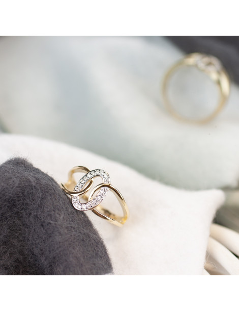 MODNY PIERŚCIONEK ZE ZŁOTA OWALNY KSZTAŁT Z CYRKONIAMI PR. 585