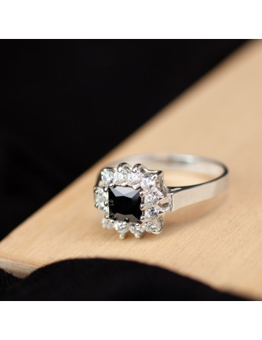 SREBRNY PIERŚCIONEK Z CYRKONIAMI KARMAZYCJA PR. 925 RÓŻNE KOLORY