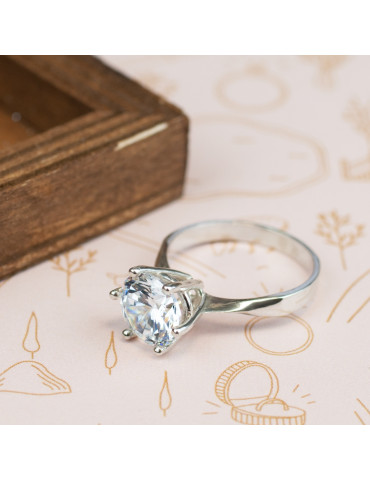 KLASYCZNY PIERŚCIONEK ZE SREBRA Z CYRKONIĄ IMPONUJĄCY