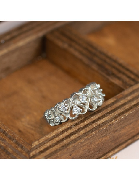 UROCZY PIERŚCIONEK Z SEDUSZKAMI ZDOBIONY CYRKONIAMI SREBRO 925