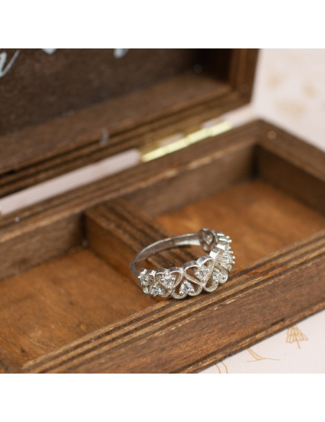 UROCZY PIERŚCIONEK Z SEDUSZKAMI ZDOBIONY CYRKONIAMI SREBRO 925