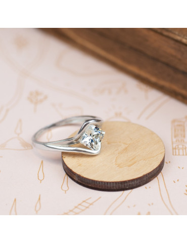 NOWOCZESNY PIERŚCIONEK ZARĘCZNYNOWY Z KWADRATOWĄ CYRKONIĄ PRÓBA 925