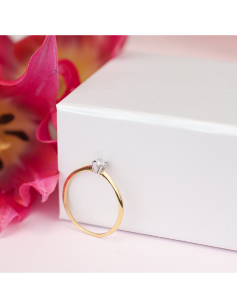 KLASYCZNY PIERŚCIONEK ZARĘCZYNOWY ZE ZŁOTA PR. 585 Z CYRKONIĄ