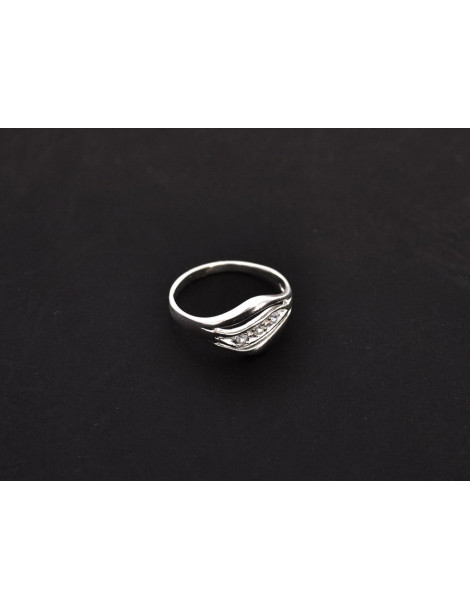 SREBRNY PIERŚCIONEK Z CYRKONIAMI PR. 925